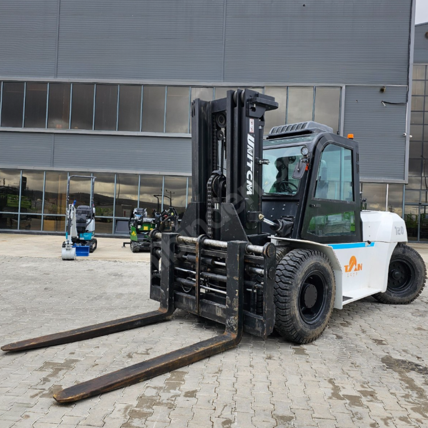 Chariots élévateurs diesel et électriques à louer de 2 tonnes à 12 tonnes